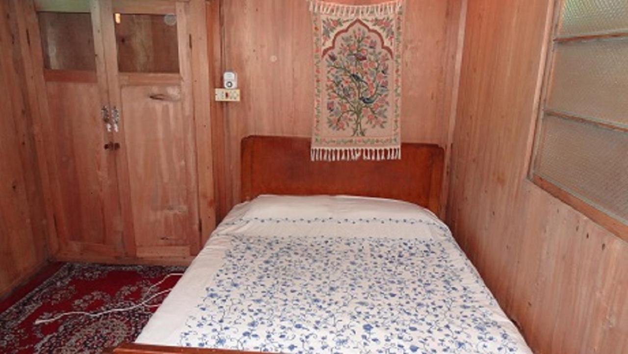 The Shelter Group Of Houseboats & Tour Organiser Srinagar  Bilik gambar