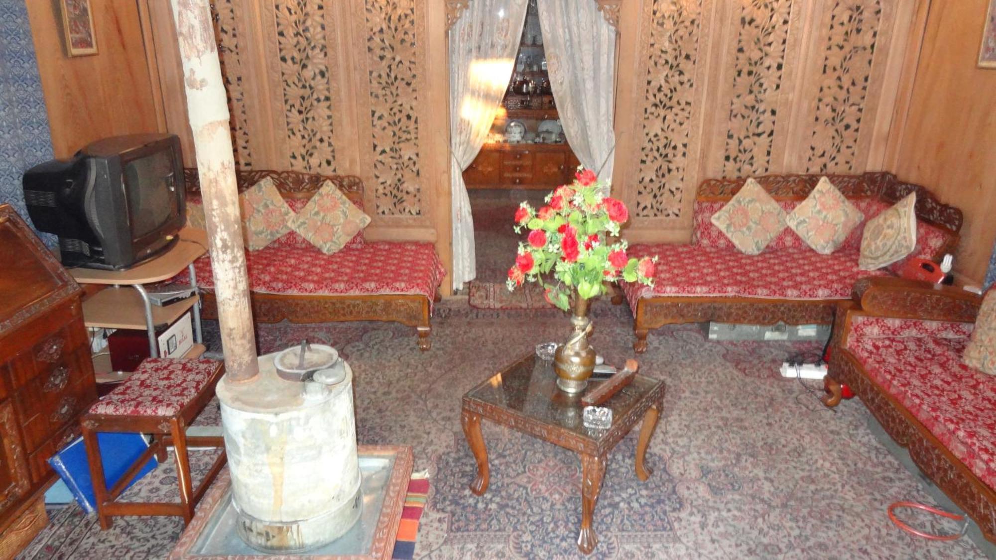 The Shelter Group Of Houseboats & Tour Organiser Srinagar  Bilik gambar